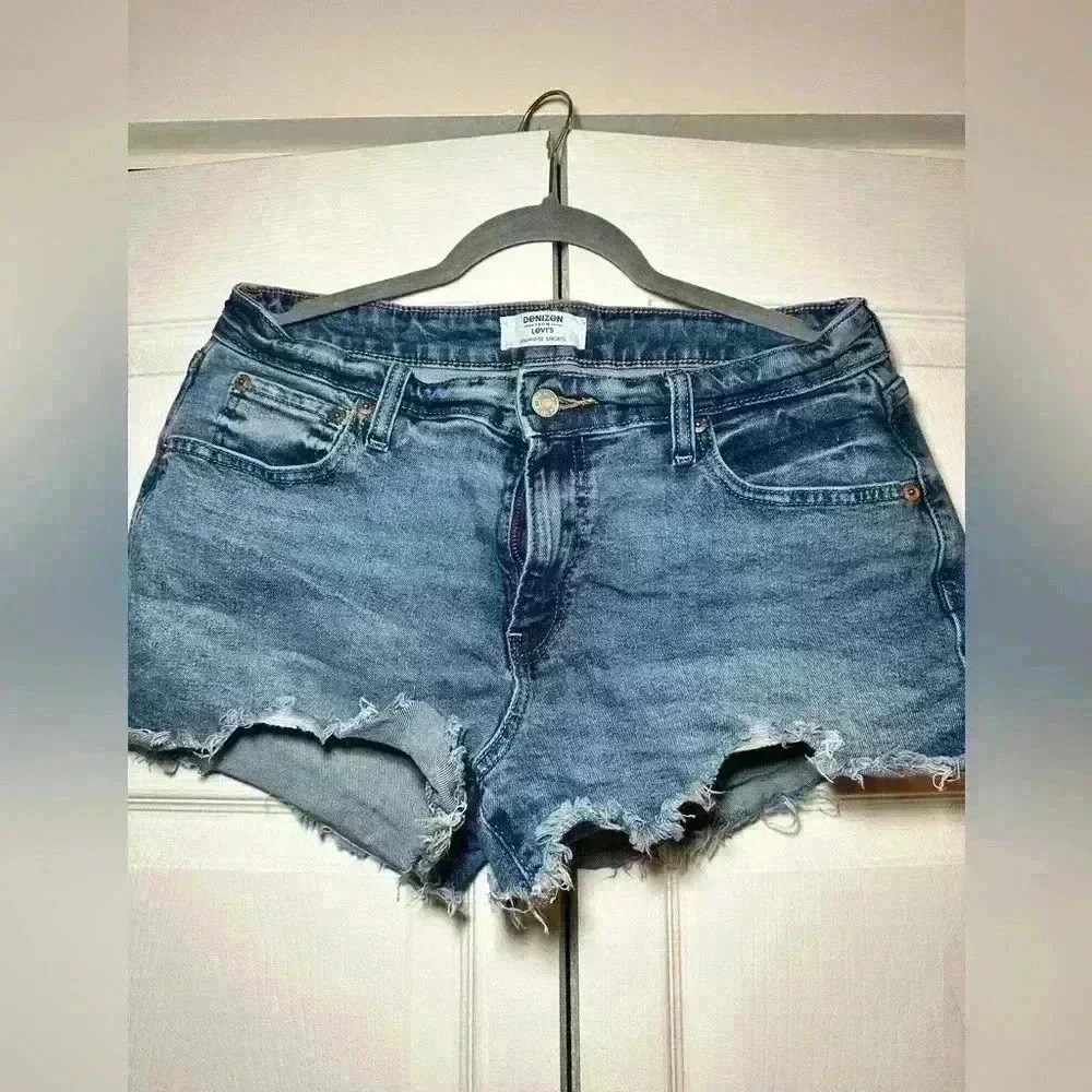Denizen from Levi’s High-Rise Cutoff Denim Shorts - Size 12